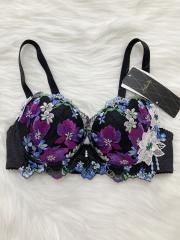 Wacoal Salute、D65、ブラジャー