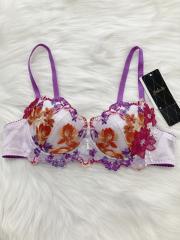 Wacoal Salute、B75、ブラジャー