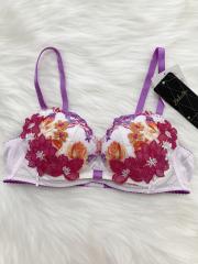 Wacoal Salute、C65、ブラジャー