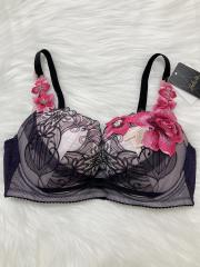 Wacoal Salute、F70、ブラジャー