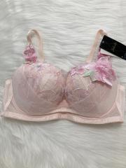 Wacoal Salute、F75、ブラジャー