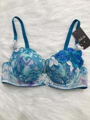 Wacoal Salute、D65、ブラジャー
