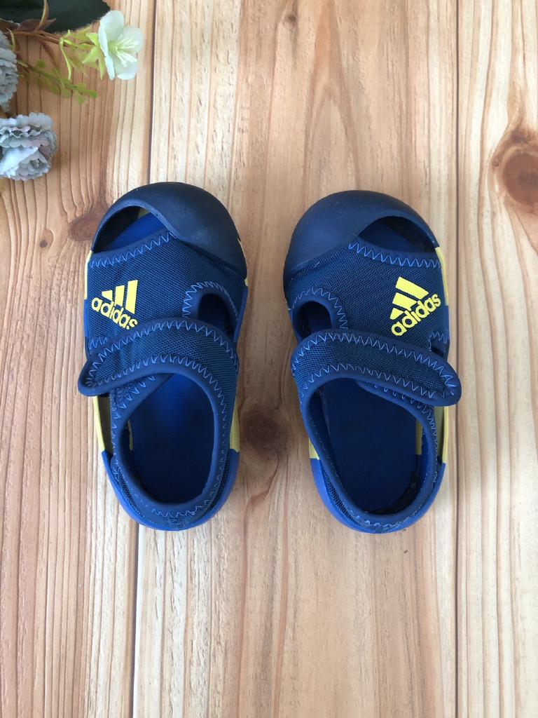 adidas サンダル・ミュール 11～13.5cm りんごのほっぺ｜adidasの子供