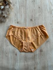 AMO'S STYLE by Triumph