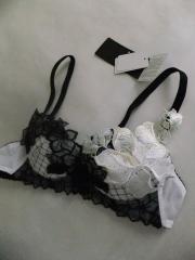 Wacoal Salute、B65、ブラジャー