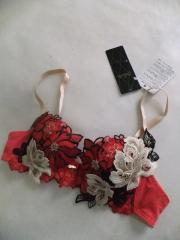Wacoal Salute、B65、ブラジャー