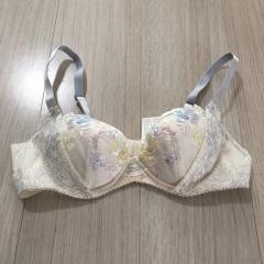 Wacoal 、A75、ブラジャー