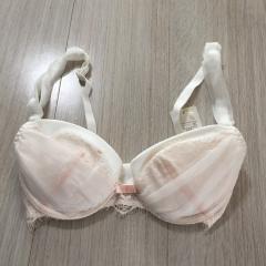 Wacoal AMPHI、D65、ブラジャー